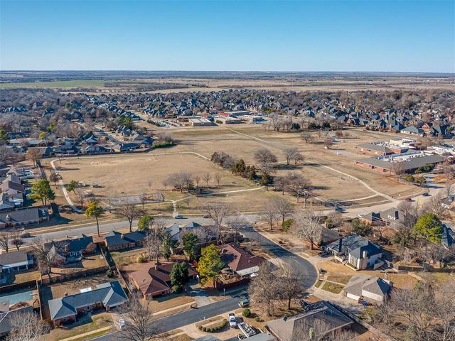 403 Piney Oak Drive, Norman, OK 73072