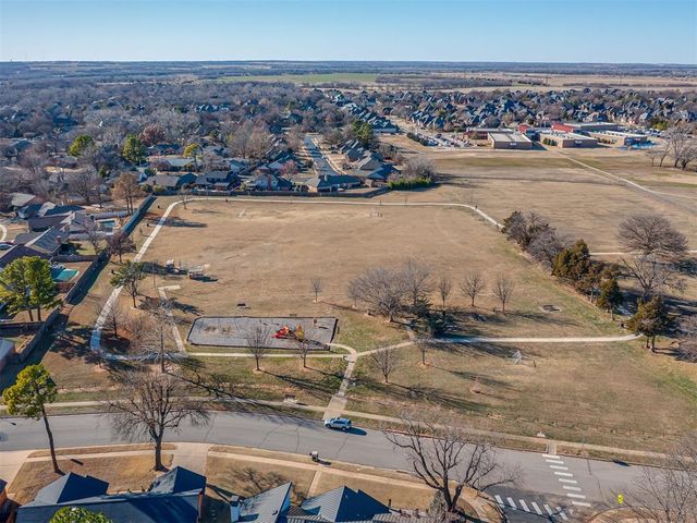 403 Piney Oak Drive, Norman, OK 73072