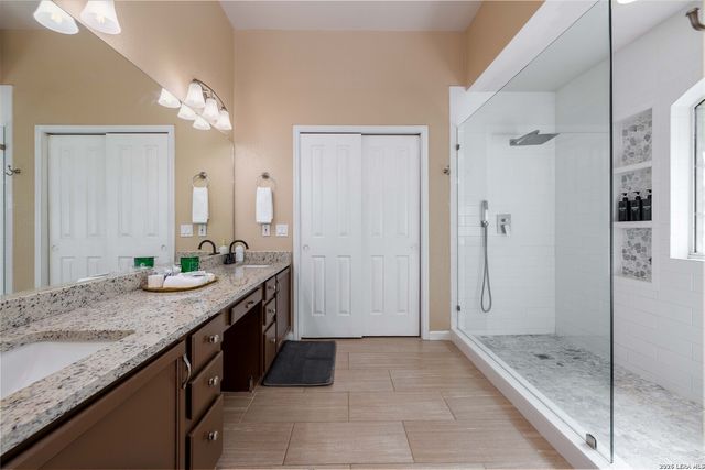 1131 FLAMING OAK DR, New Braunfels, TX 78132