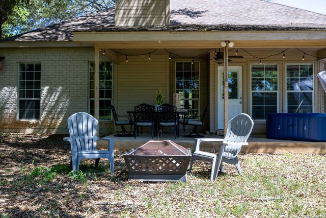 1131 FLAMING OAK DR, New Braunfels, TX 78132