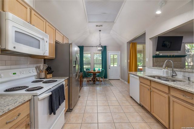 1131 FLAMING OAK DR, New Braunfels, TX 78132