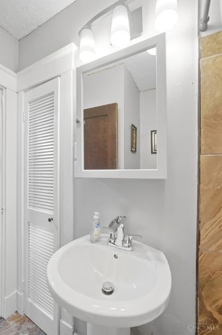 1929 De Armand Avenue, North College Hill, OH 45239