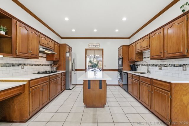 9904 E 97th Street, Tulsa, OK 74133