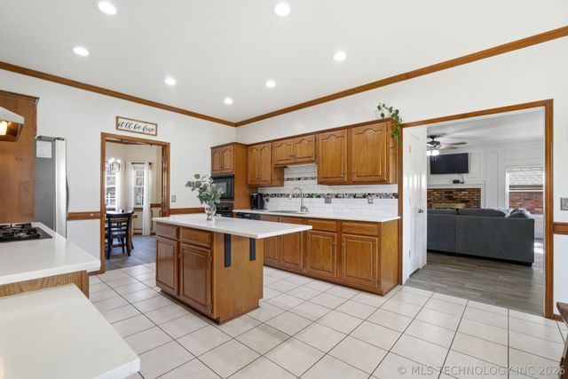 9904 E 97th Street, Tulsa, OK 74133