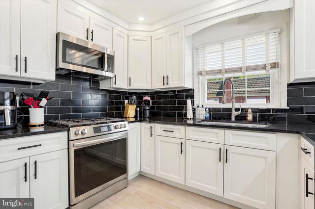 9968 WOODFERN RD, Philadelphia, PA 19115