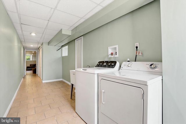 9968 WOODFERN RD, Philadelphia, PA 19115