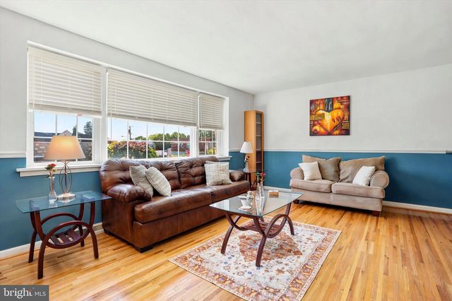 9968 WOODFERN RD, Philadelphia, PA 19115
