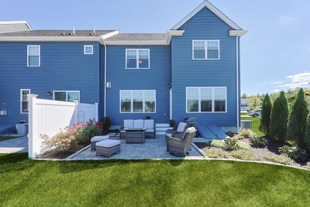 7 Palmetto Dr 7, Bellingham, MA 02019