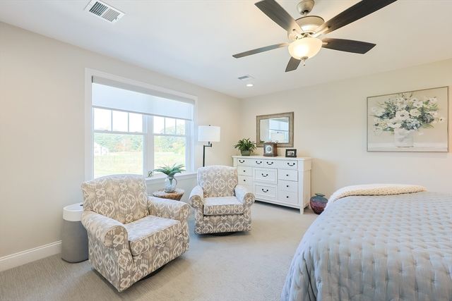 7 Palmetto Dr 7, Bellingham, MA 02019