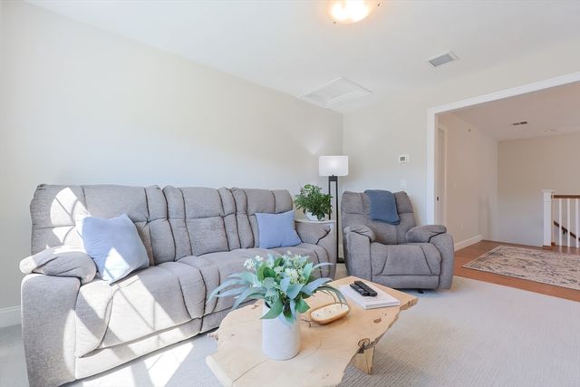 7 Palmetto Dr 7, Bellingham, MA 02019