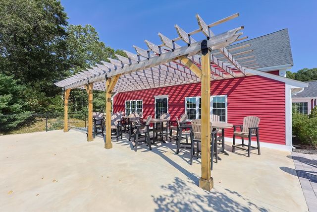 7 Palmetto Dr 7, Bellingham, MA 02019