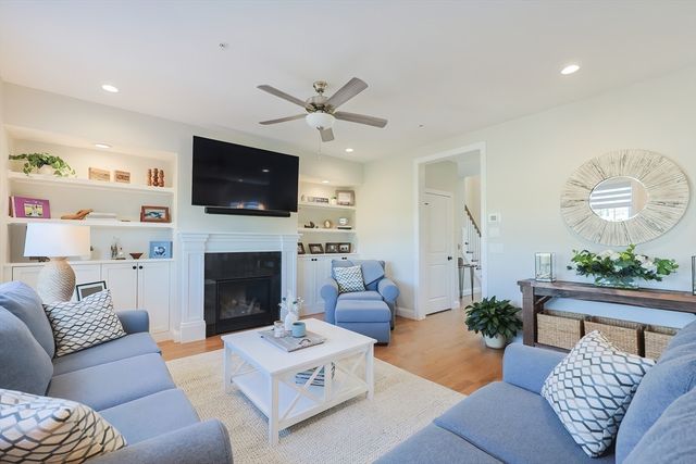 7 Palmetto Dr 7, Bellingham, MA 02019