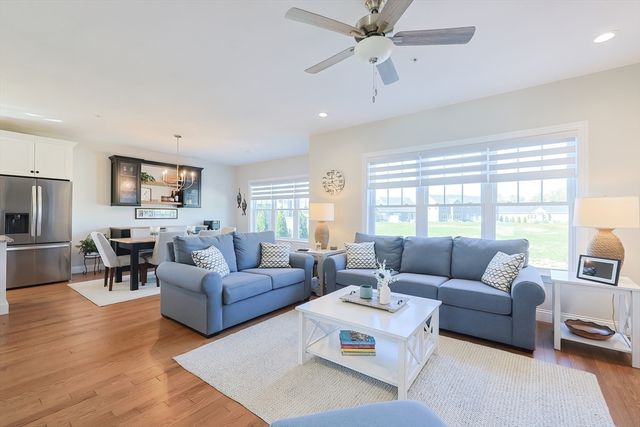 7 Palmetto Dr 7, Bellingham, MA 02019