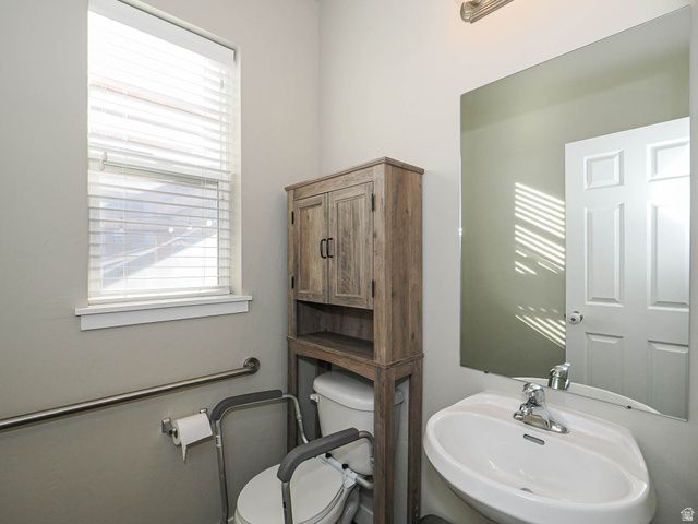 6907 S ZANDI DR, Midvale, UT 84047