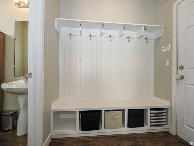 6907 S ZANDI DR, Midvale, UT 84047