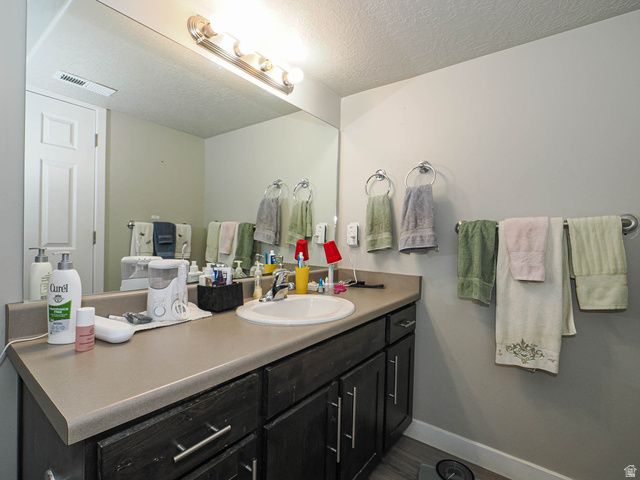 6907 S ZANDI DR, Midvale, UT 84047