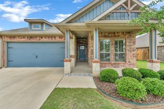 933 E 5th Street, Springtown, TX 76082