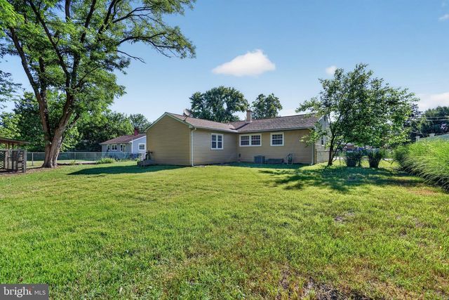 11 WALDEN RD, Marlton, NJ 08053
