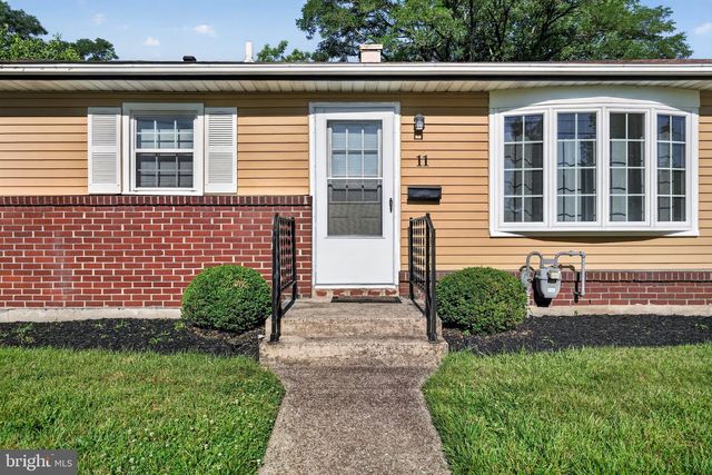 11 WALDEN RD, Marlton, NJ 08053
