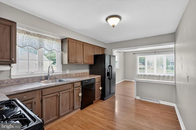 11 WALDEN RD, Marlton, NJ 08053