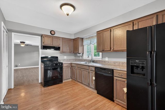 11 WALDEN RD, Marlton, NJ 08053