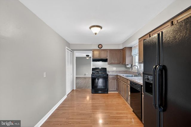 11 WALDEN RD, Marlton, NJ 08053
