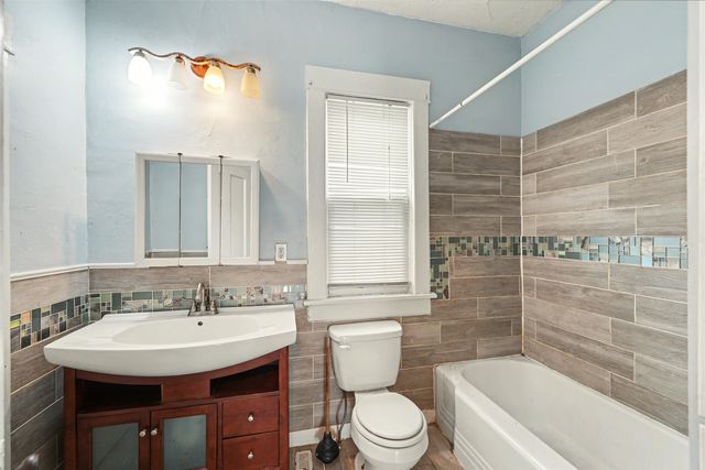 1017 E Iron Ave, Salina, KS 67401