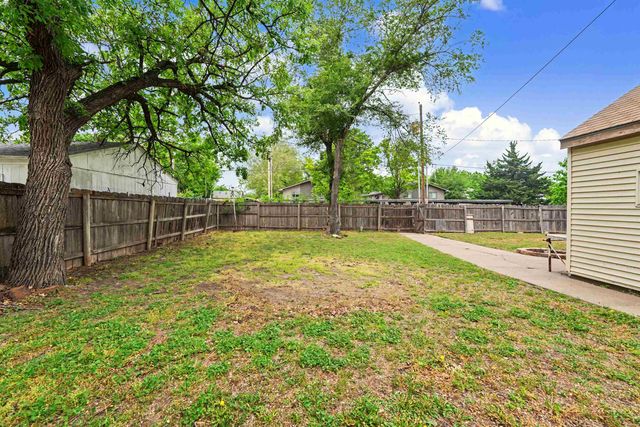 1017 E Iron Ave, Salina, KS 67401
