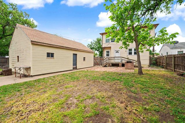 1017 E Iron Ave, Salina, KS 67401