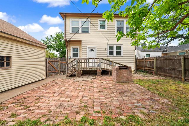 1017 E Iron Ave, Salina, KS 67401