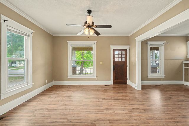 1017 E Iron Ave, Salina, KS 67401