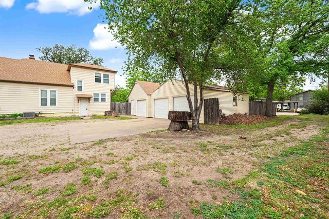 1017 E Iron Ave, Salina, KS 67401