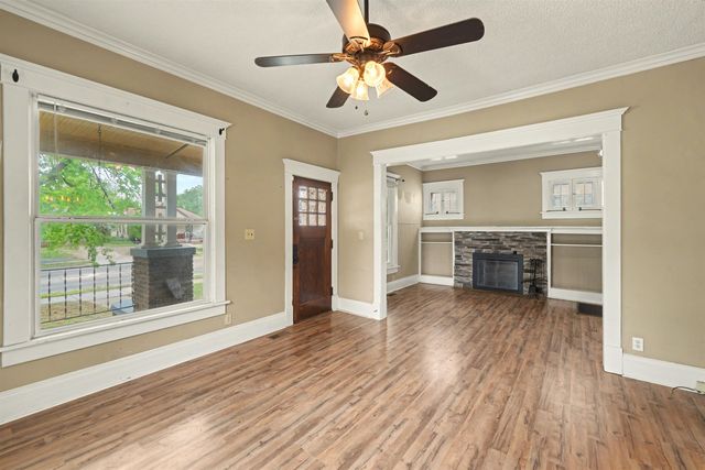 1017 E Iron Ave, Salina, KS 67401
