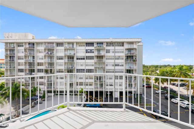 16740 NE 9th Ave 508, North Miami Beach, FL 33162