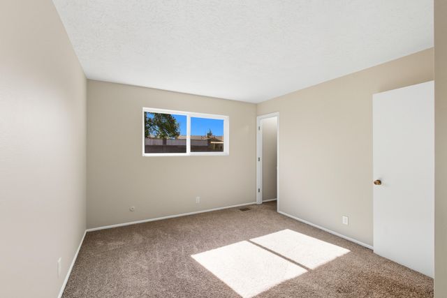 10504 GUADALAJARA Avenue NE, Albuquerque, NM 87111