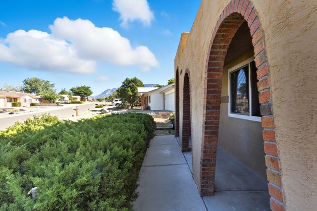 10504 GUADALAJARA Avenue NE, Albuquerque, NM 87111