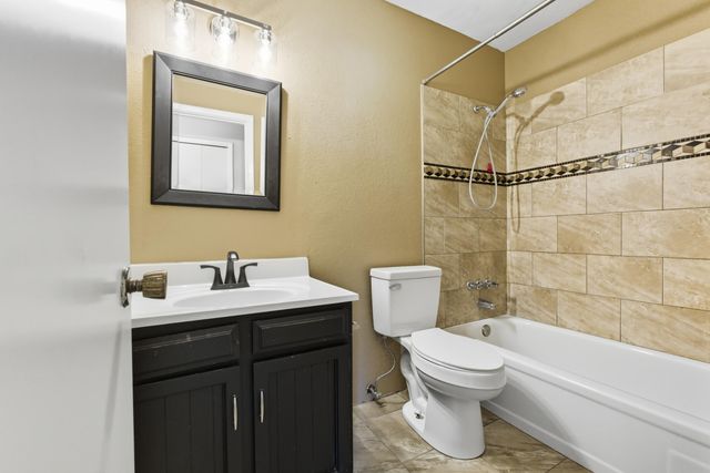 10504 GUADALAJARA Avenue NE, Albuquerque, NM 87111