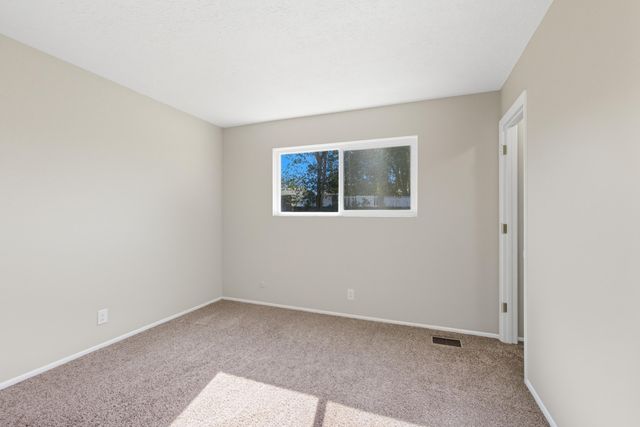 10504 GUADALAJARA Avenue NE, Albuquerque, NM 87111