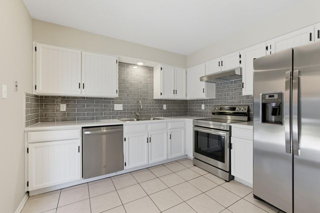 10504 GUADALAJARA Avenue NE, Albuquerque, NM 87111