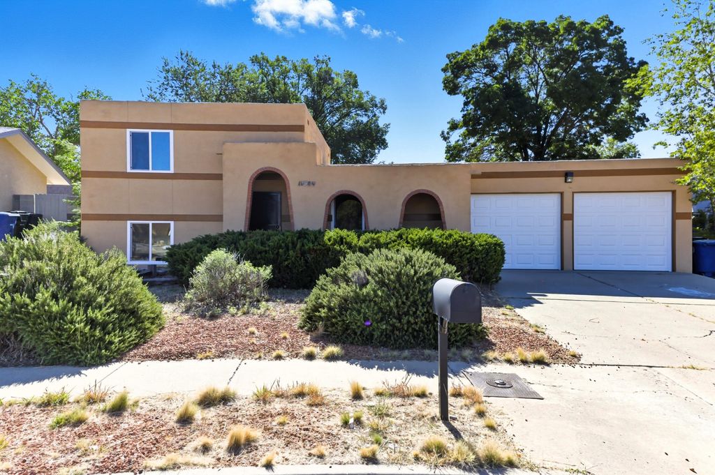 10504 GUADALAJARA Avenue NE, Albuquerque, NM 87111