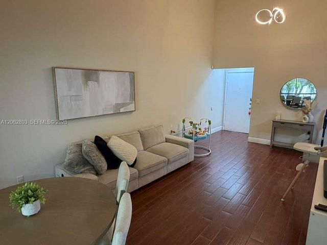 9417 Fontainebleau Blvd 212-27, Miami, FL 33172