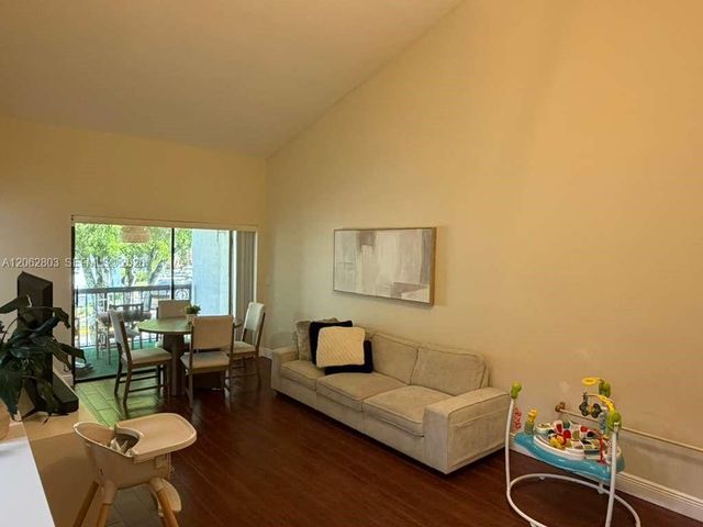 9417 Fontainebleau Blvd 212-27, Miami, FL 33172