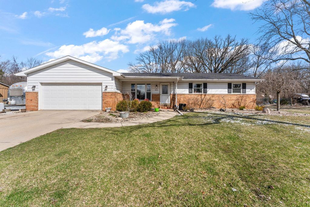 3910 W 106th Lane, Crown Point, IN 46307