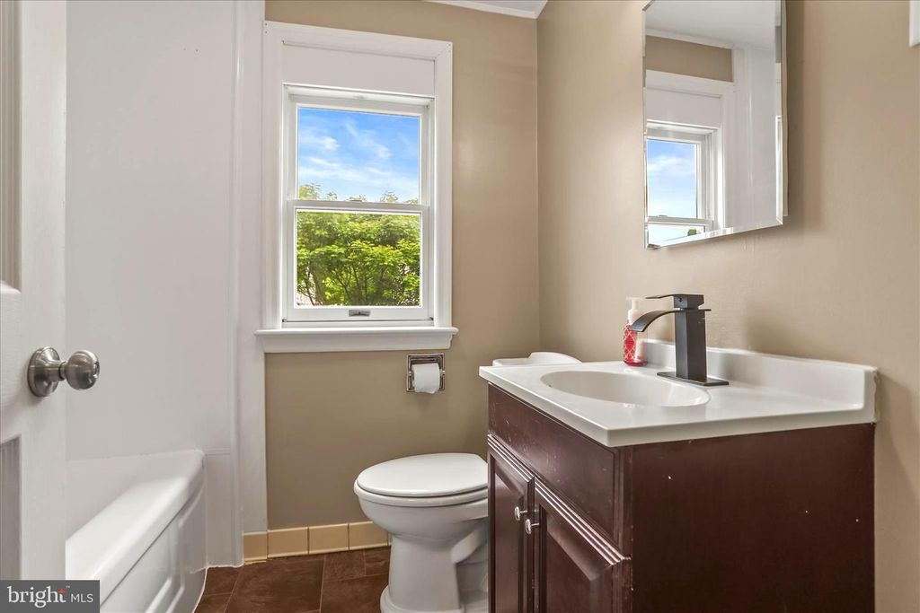 Image 12 of property listing at 2515 N GEORGE ST, York, PA 17406