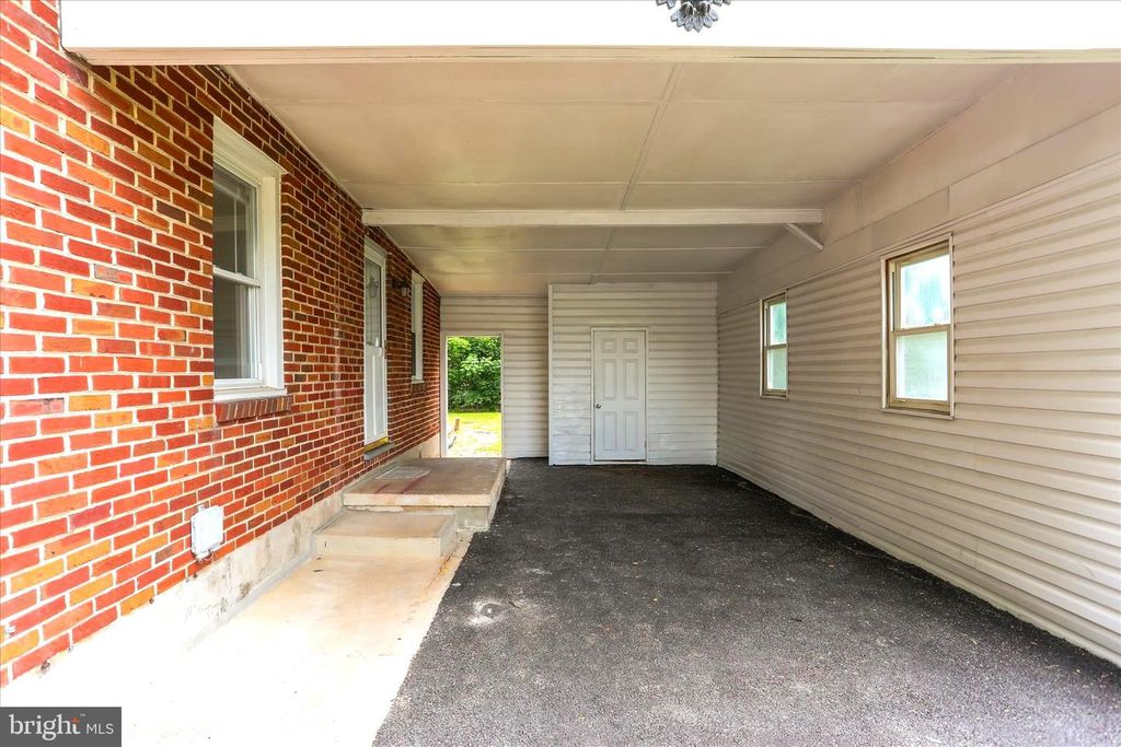 Image 21 of property listing at 2515 N GEORGE ST, York, PA 17406