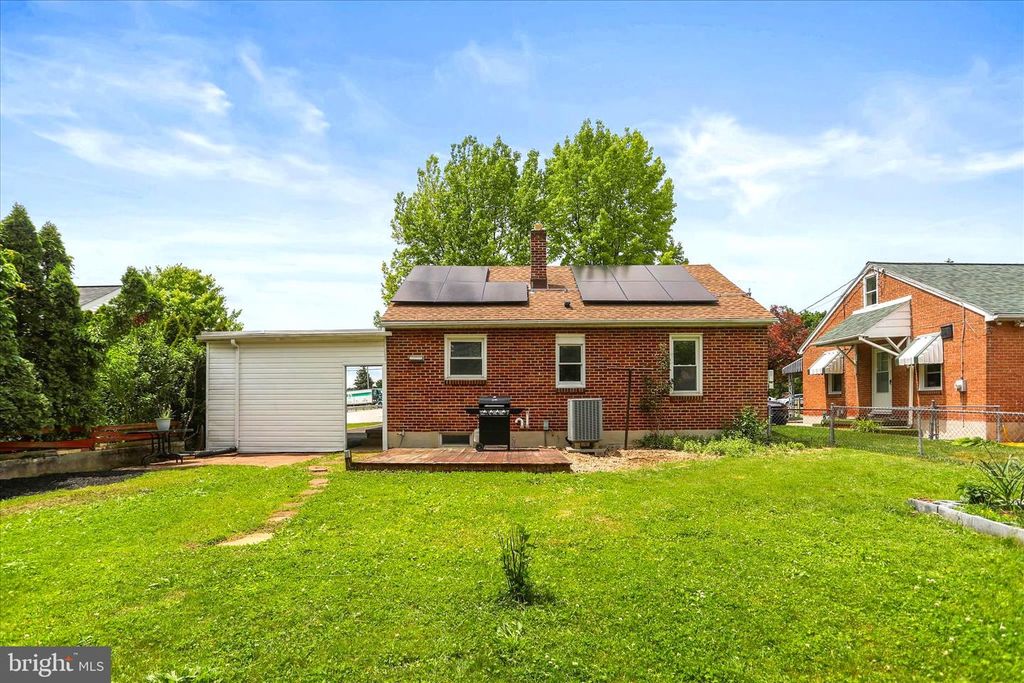 Image 25 of property listing at 2515 N GEORGE ST, York, PA 17406
