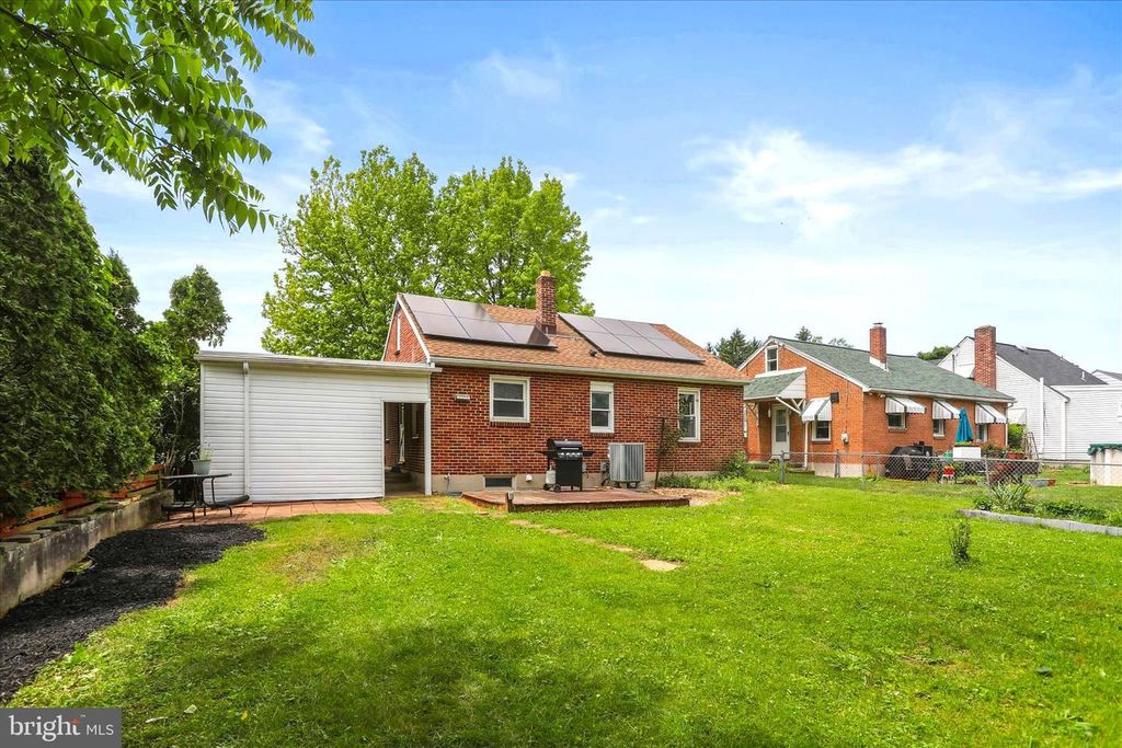 Image 26 of property listing at 2515 N GEORGE ST, York, PA 17406
