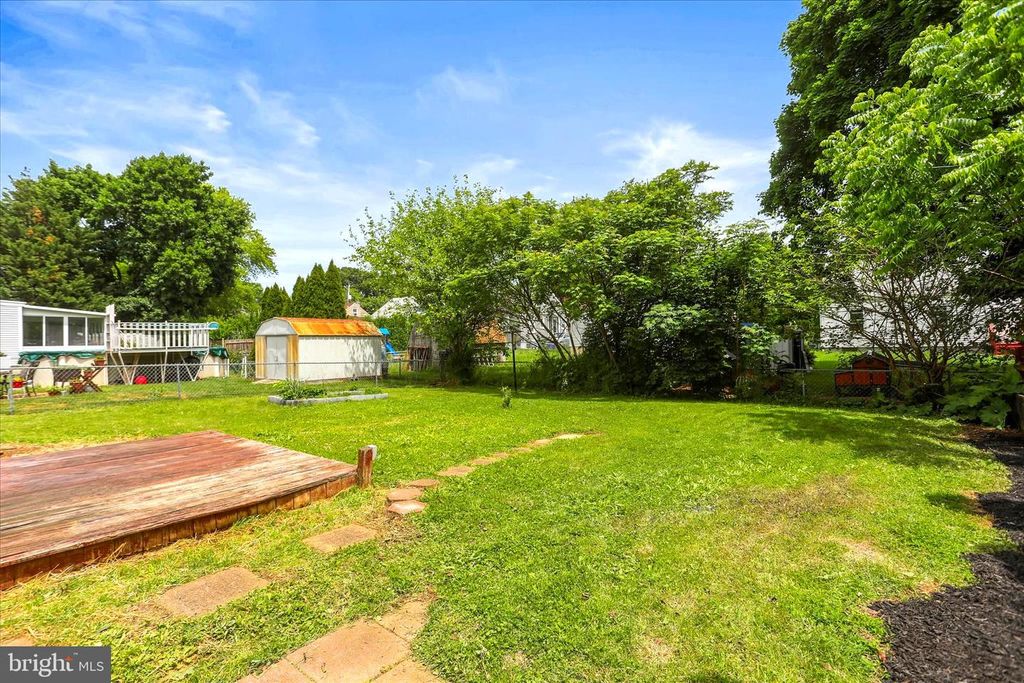 Image 27 of property listing at 2515 N GEORGE ST, York, PA 17406
