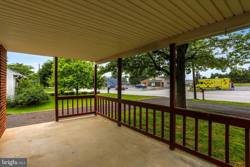 Image 3 of property listing at 2515 N GEORGE ST, York, PA 17406