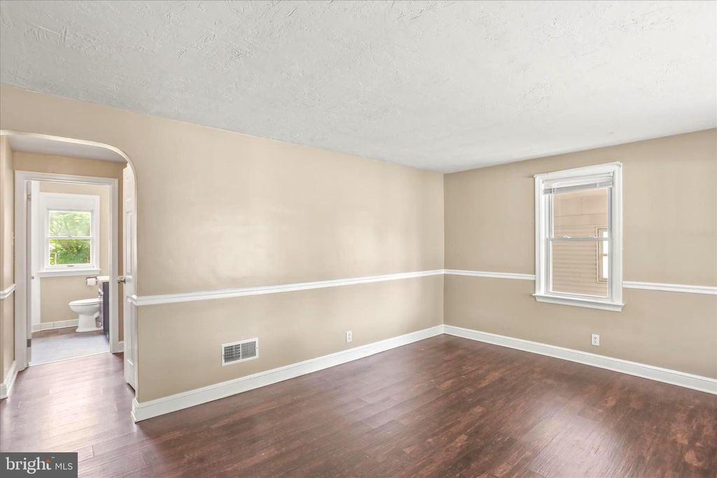 Image 4 of property listing at 2515 N GEORGE ST, York, PA 17406